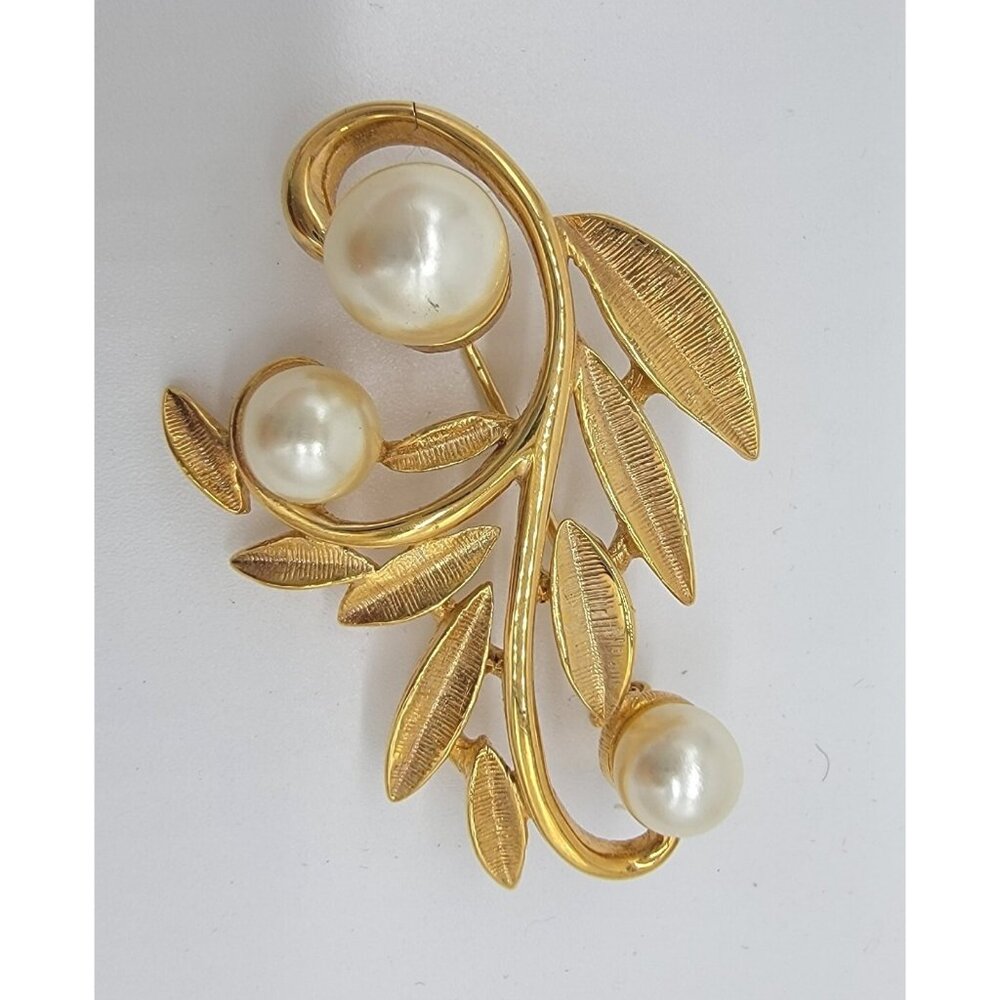 Vintage Napier Faux Pearl Gold Tone‎ Leaf Floral Pin Brooch